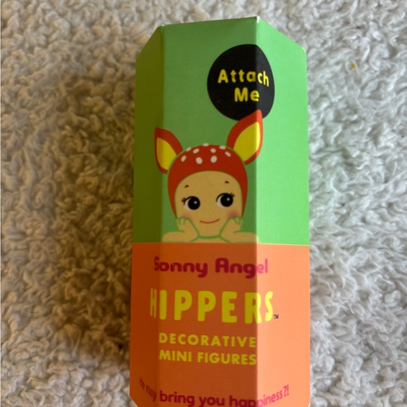 Bundle Betsey Johnson Clutch No 7 Illuminator,Shower Steamer,Towel,Sonny Angel - Picture 14 of 17